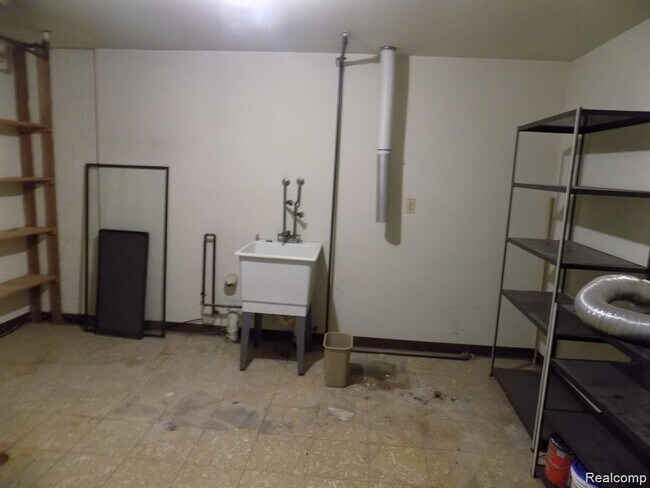 Building Photo - 515 Oakbrook Cir