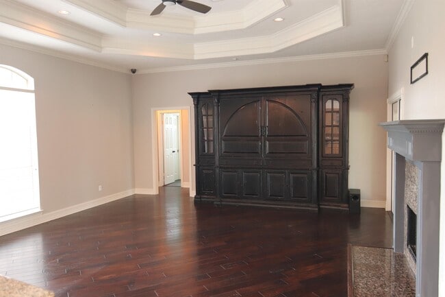 Building Photo - 7950 Riviera Ct