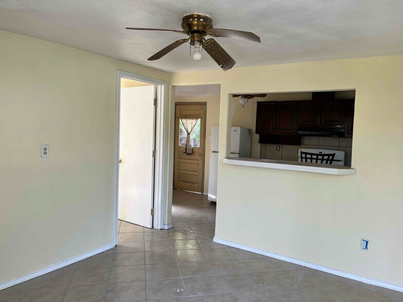 Building Photo - 713 Bowen St