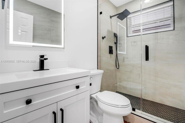 Building Photo - 850 SW 12th Ct