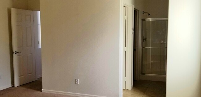 Building Photo - 4901 Oro Ln