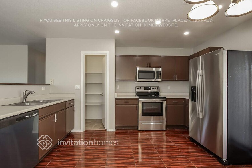 Building Photo - 11530 W Flores Dr