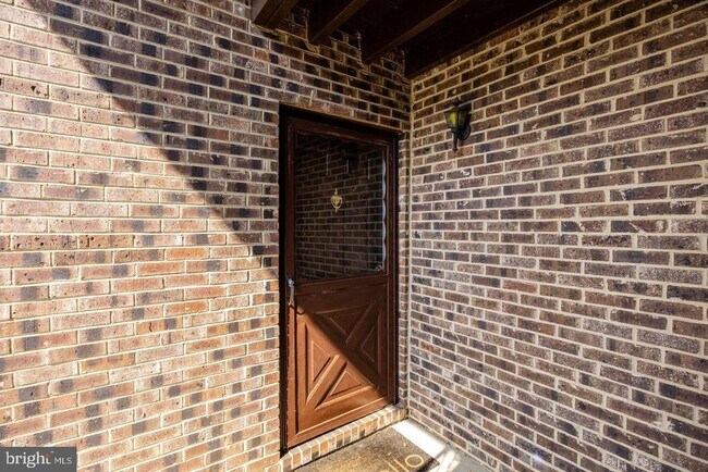 Building Photo - 23A W Bluebell Ln
