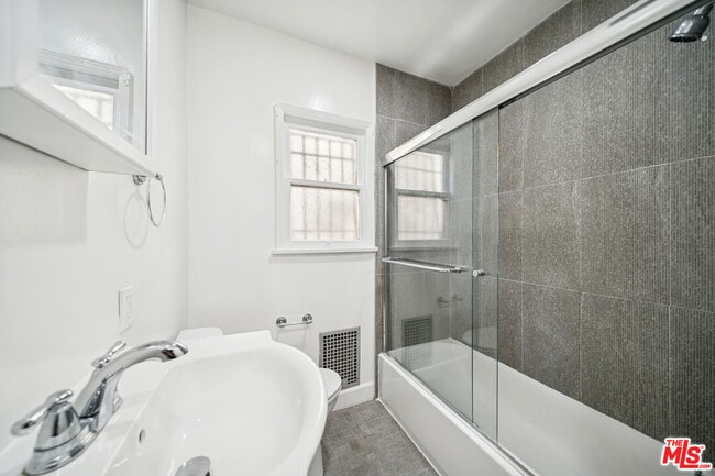 Building Photo - 7758 Rosewood Ave