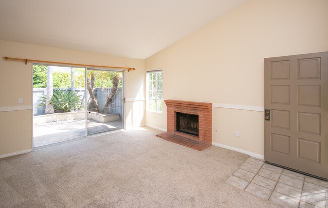 Building Photo - Very Charming 2BR/2BA Condo in Calavera Hi...