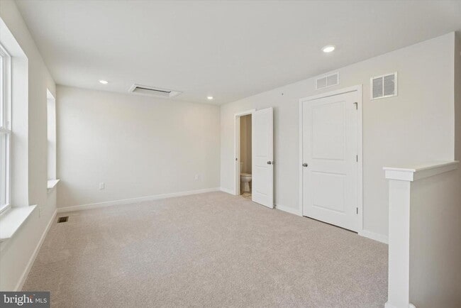 Building Photo - 19 E Front St