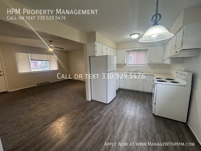 Building Photo - 1325 Vermont Pl NE