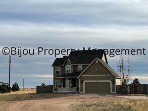 Building Photo - Spacious Country Living!