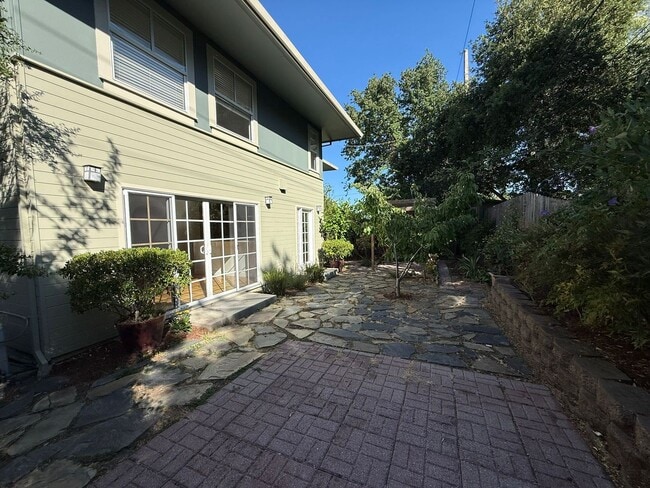 Building Photo - ? Elegant & Expansive Redwood City Home – ...