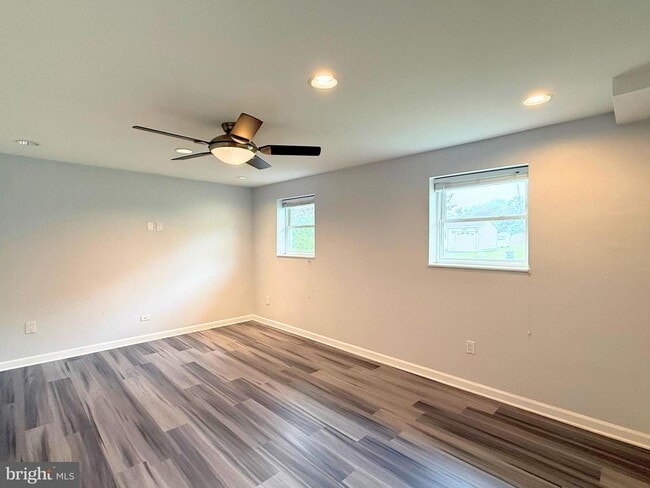 Building Photo - 10405 Bloom Dr