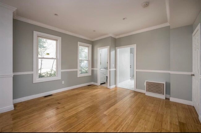 Building Photo - 136 Ege Ave