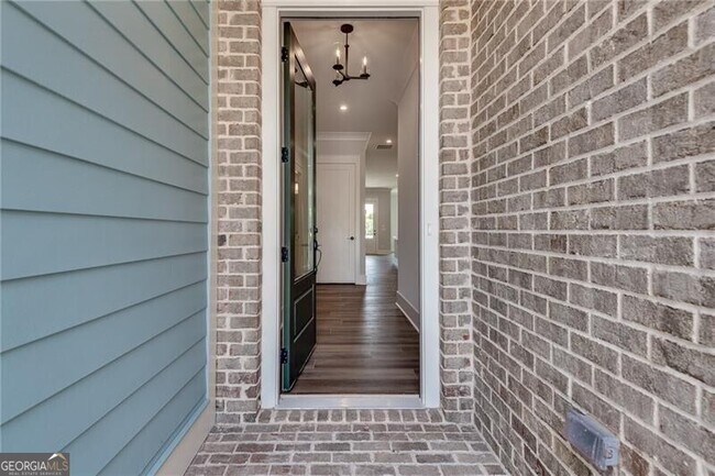 Building Photo - 425 Maplewood Dr