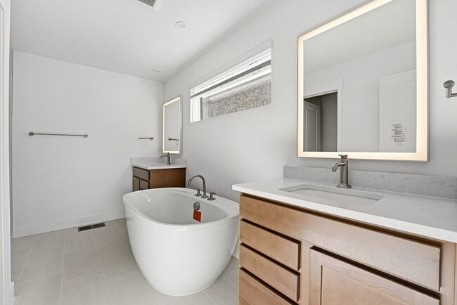 Building Photo - Park Meadows location near Lone Tree in the heart of Inverness. Easy access to Centennial Jetport