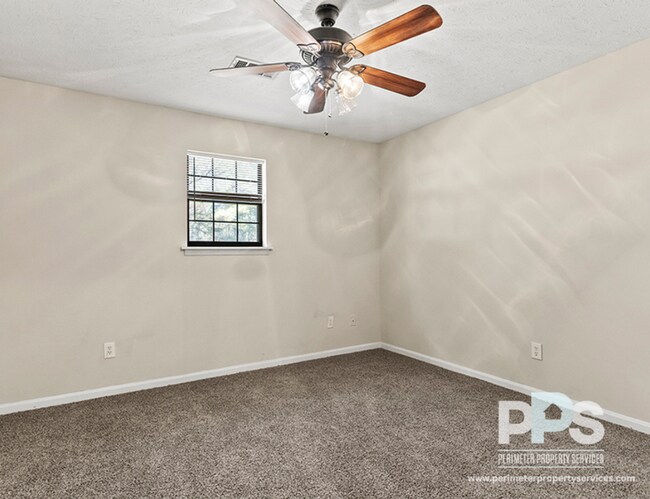 Building Photo - 107 Church St