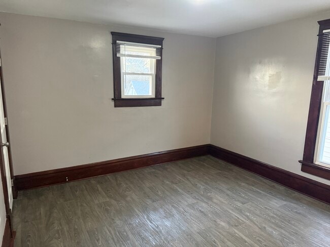 Building Photo - 429 Maple Ave