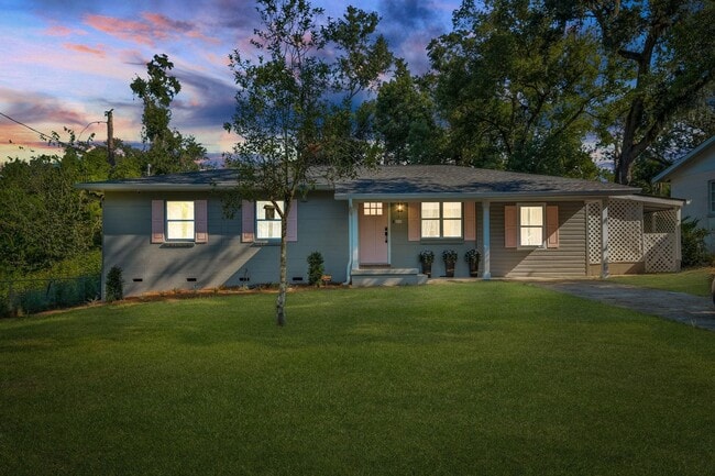 Building Photo - 2412 Surrey St