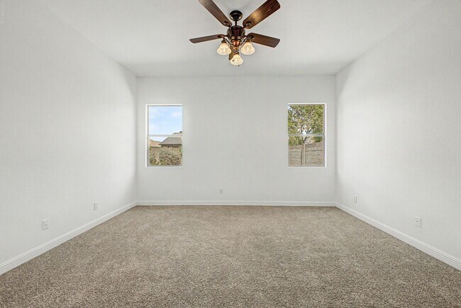 Building Photo - 1900 E Woodsman Pl