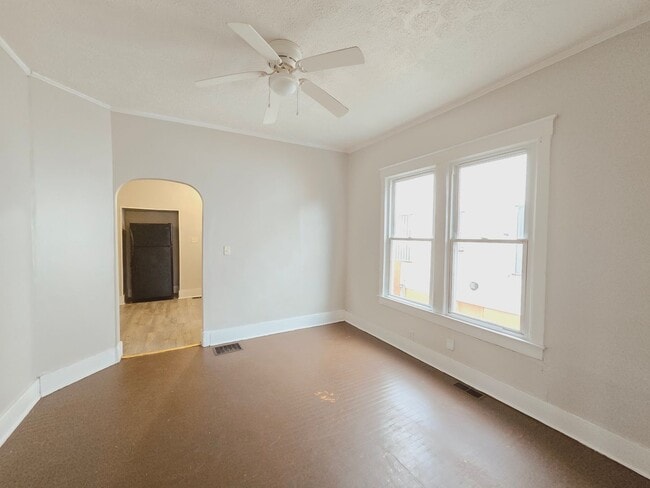 Building Photo - Spacious Three Bedroom Home