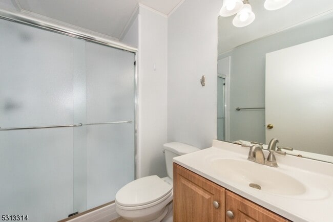 Building Photo - 603 Porter Way W