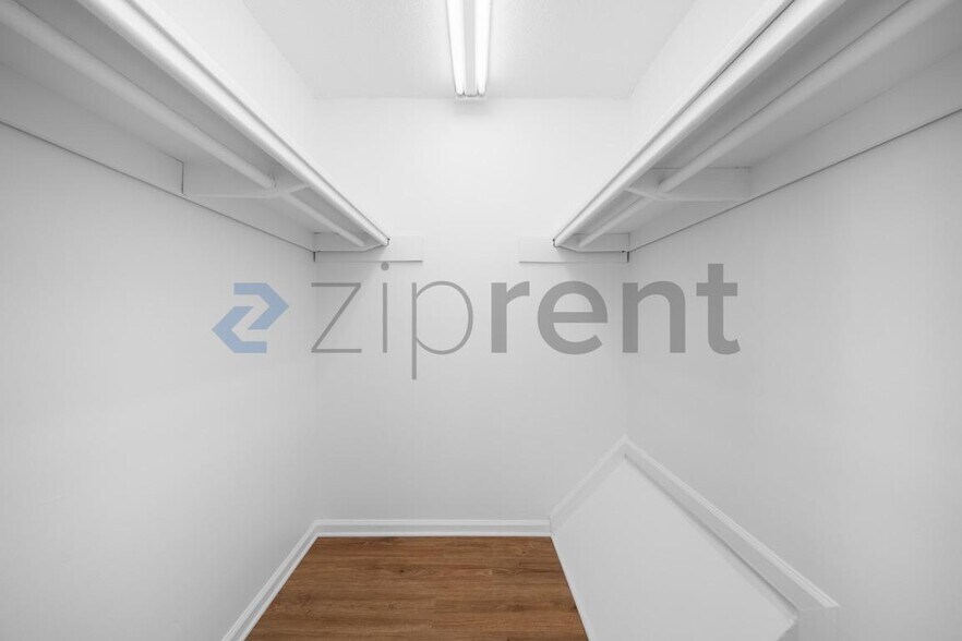 Building Photo - Unit N1