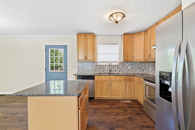 Building Photo - 1690 River Bend Rd