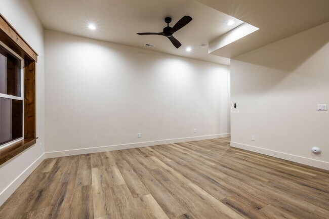 Building Photo - Beautiful Custom Townhome for Rent in Island Park- NAME YOUR LEASE TERMS