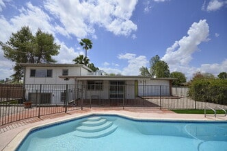 Building Photo - 614 N Medford Dr