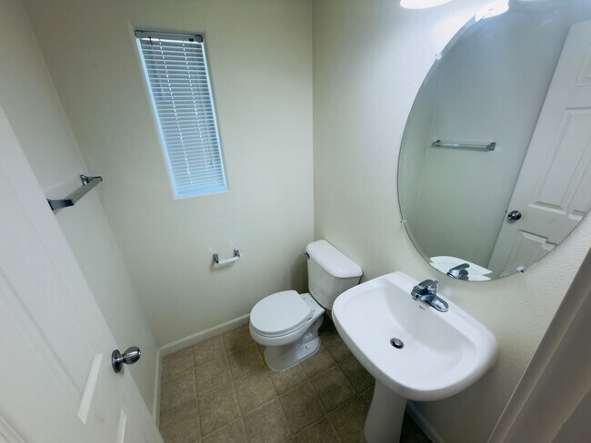 Building Photo - Pet-Friendly Townhome with Lake Views at Progress Ridge