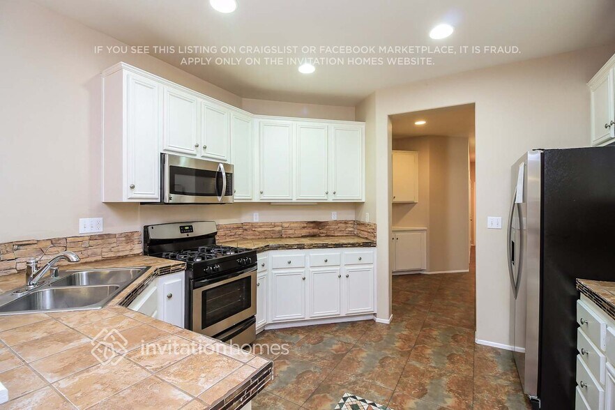 Building Photo - 575 Miracle Dr