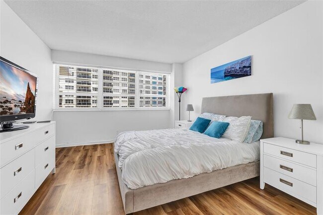 Building Photo - 3430 Galt Ocean Dr