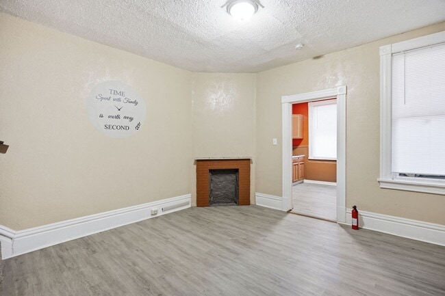 Building Photo - 1114-1118 Sutherland