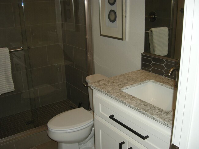 Building Photo - Fully Furnished Four Bedroom, Three Bath H...
