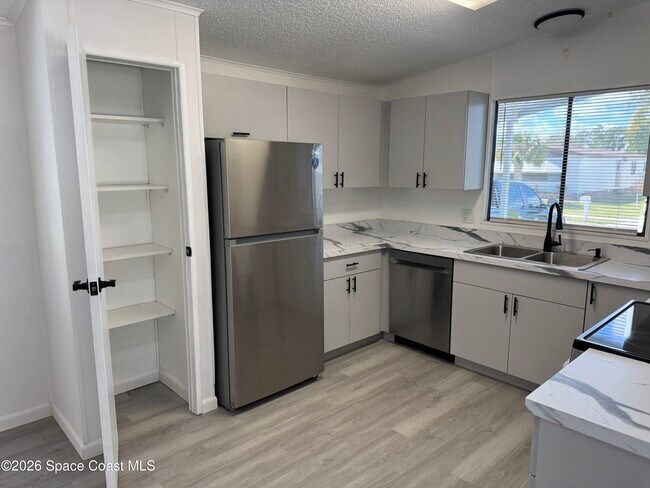 Building Photo - 1925 Sago Palm St NE