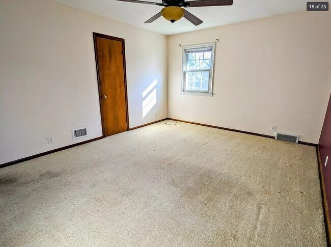 Building Photo - 4016 Clifton Dr