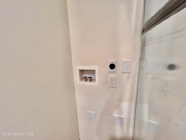 Building Photo - 290 2nd Ave