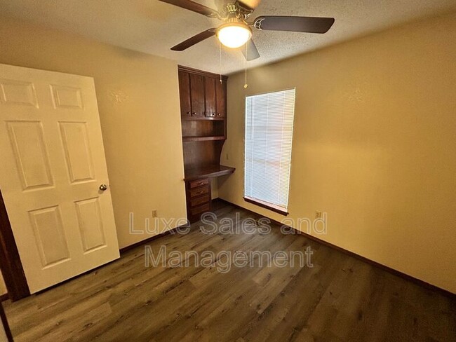 Building Photo - 1307 Summerton Pl