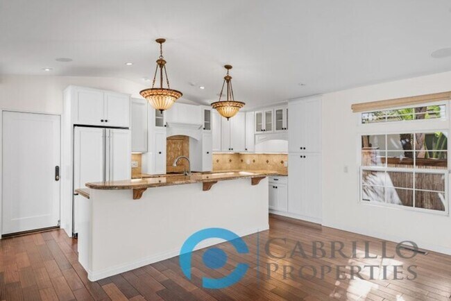 Building Photo - 7940 La Jolla Shores Dr