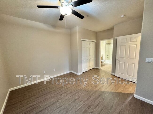 Building Photo - 5201 Laguna Oaks Dr