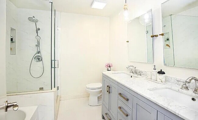 Building Photo - "Chic Pasadena Retreat: 1-Bedroom Gem with...