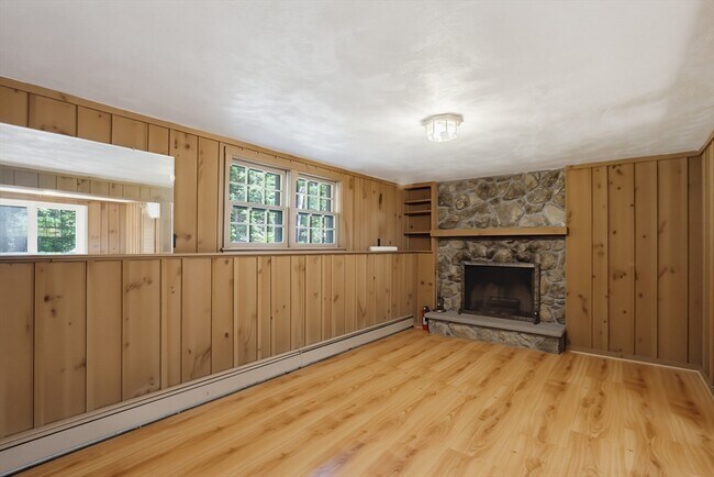 Building Photo - 37 Woodbury Rd
