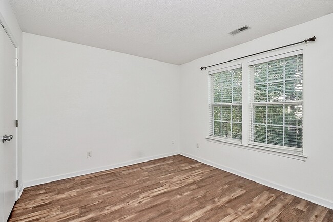 Building Photo - 5028 Silabert Ave