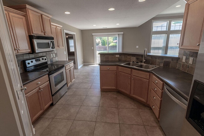 Building Photo - 2303 Roslyn Ct