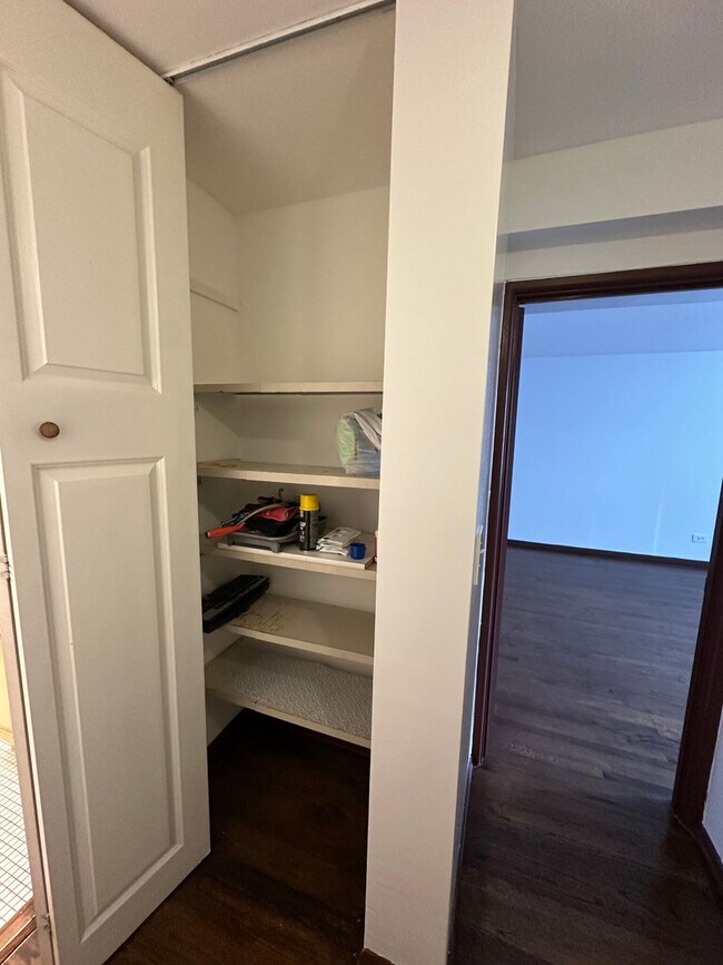 Building Photo - 7320 N Rogers Ave