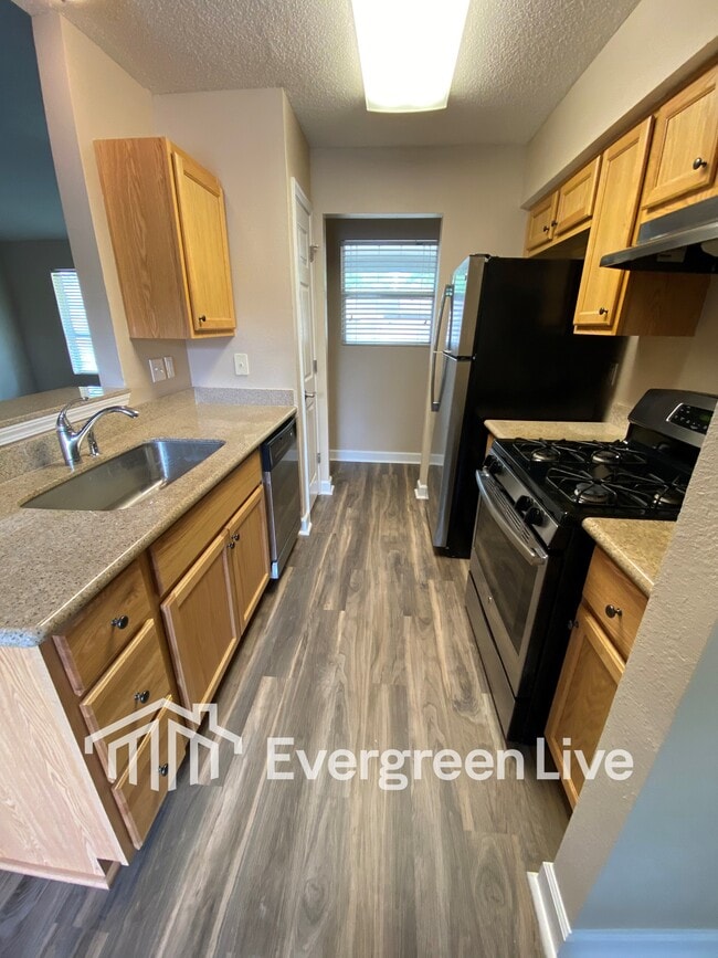 Building Photo - 76 Skystone Ct