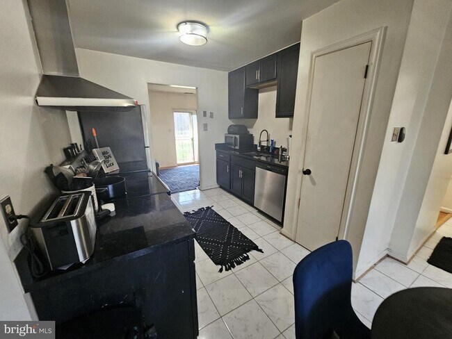 Building Photo - 511 Mt Lubentia W