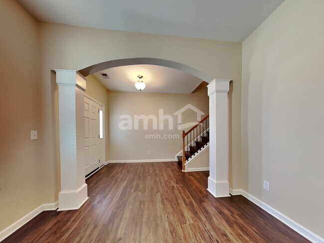 Building Photo - 19 Winslow Cir