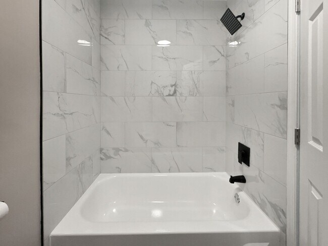 Building Photo - Renovated 3BR Rowhome with Central AC & Fenced Yard