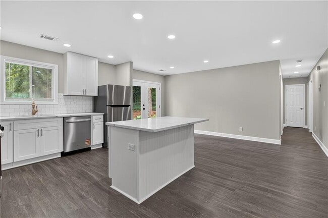 Building Photo - 1540 Spender Dr