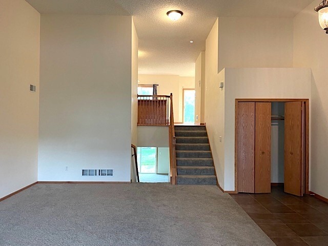 Building Photo - 707 E 7th St