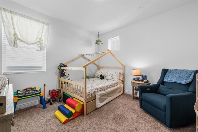 Building Photo - 2717 N Cove Dr